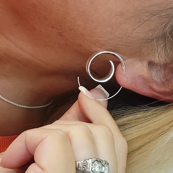 Uncommon Goods Jewelry - Sculptural Threader Hoop Earrings
